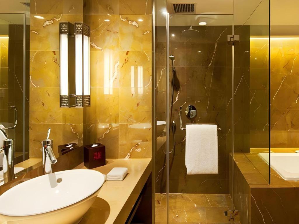 Crowne Plaza Shanghai Pudong By Ihg Екстериор снимка